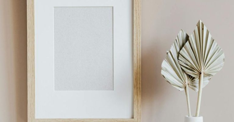 Minimalism Concept - Scandinavian room interior with mockup photo frame and vase